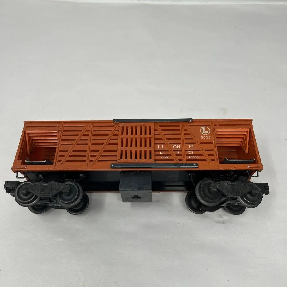 Vintage O-Scale Lionel Train Cars Lot of 4 Boxcar Spotlight & Cattle Car Gondola